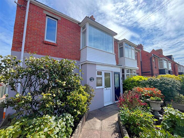 2 Bedroom Flat For Sale In Abbotsbury Road, Weymouth, DT4