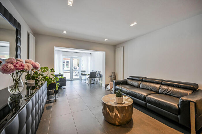 4 Bedroom House For Sale In Glen Mews, Walthamstow, London, E17