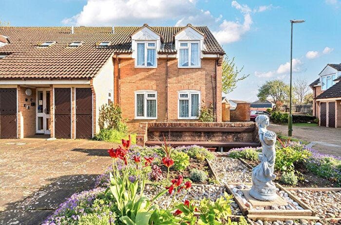 2 Bedroom Flat For Sale In Courtfields, Elm Grove, Lancing, BN15