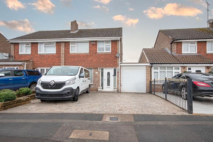 3 Bedroom Semi-Detached House For Sale In Churchill Way, Kettering, NN15