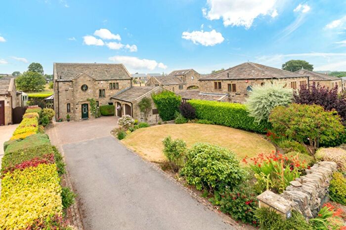 4 Bedroom Detached House For Sale In Fulstone Road, Stocksmoor, HD4