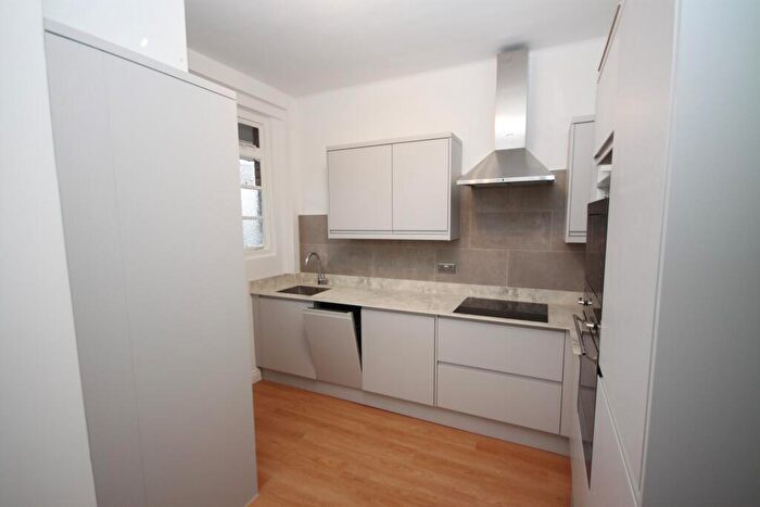 2 Bedroom Flat To Rent In Selwyn Court, SE3