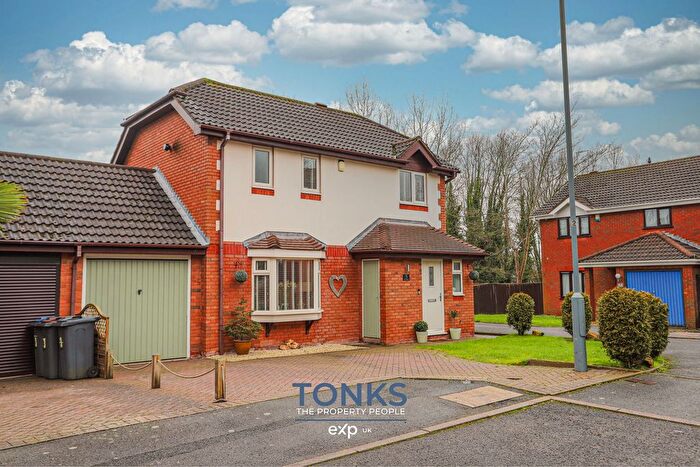 3 Bedroom Link Detached House For Sale In Pine Woods, Bartley Green, Birmingham, B32