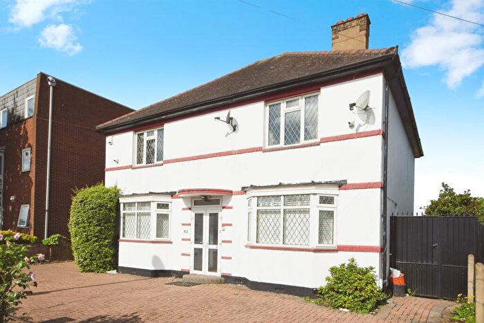 4 Bedroom Detached House For Sale In Upper Brentwood Road, Romford, RM2