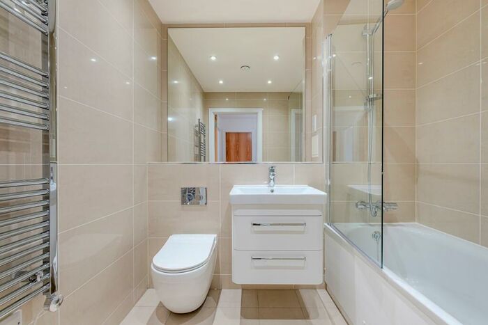2 Bedroom Apartment To Rent In Well Farm Road Whyteleafe, CR3