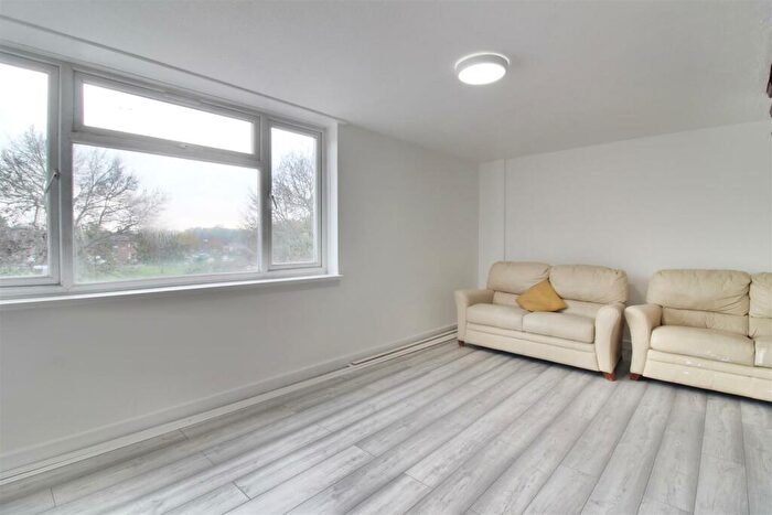 2 Bedroom Apartment To Rent In Cavendish Road, Emmer Green, Reading, RG4