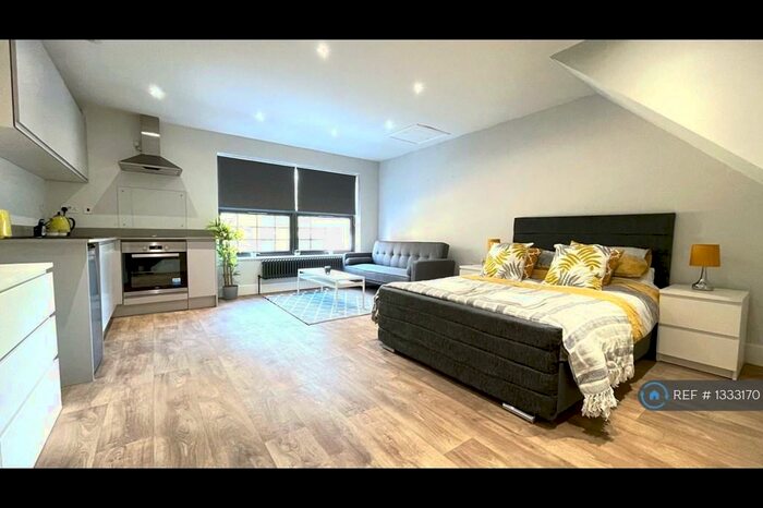 Studio To Rent In Alma Street, Luton, LU1