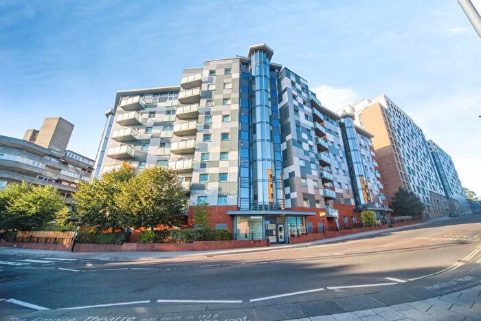 1 Bedroom Flat For Sale In Empire View, West Park Road, Southampton, Hampshire, SO15