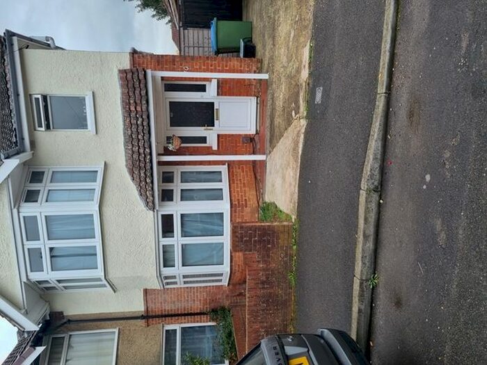 5 Bedroom Semi-Detached House To Rent In Sherborne Road, Southampton, SO17