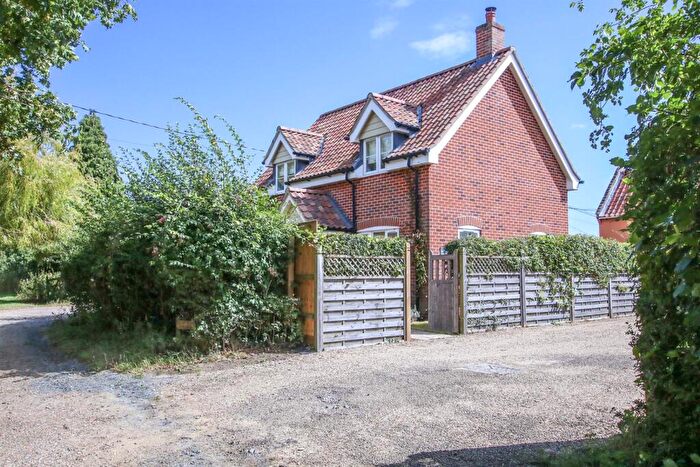 2 Bedroom Detached House For Sale In Hyde Park Corner, Sudbourne, IP12