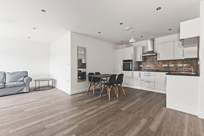 3 Bedroom Flat To Rent In Aldeburgh Street, Greenwich, London, SE10