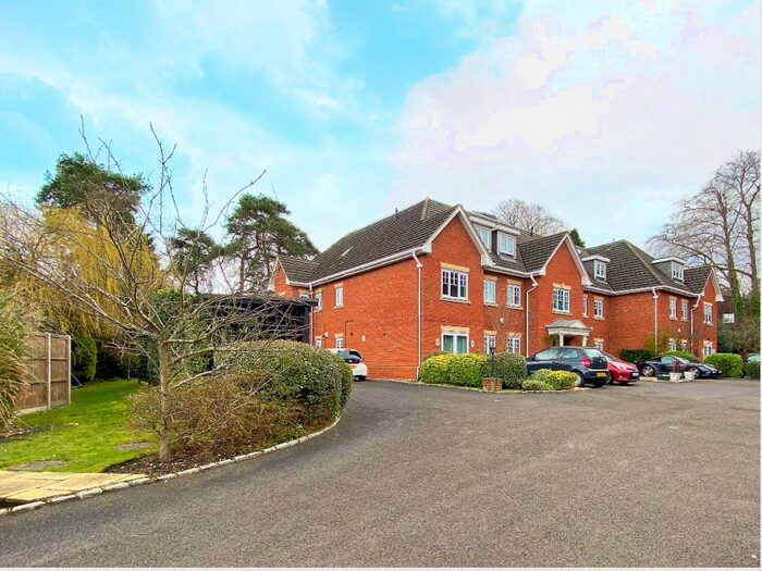 2 Bedroom Flat To Rent In Middle Gordon Road, Camberley, GU15