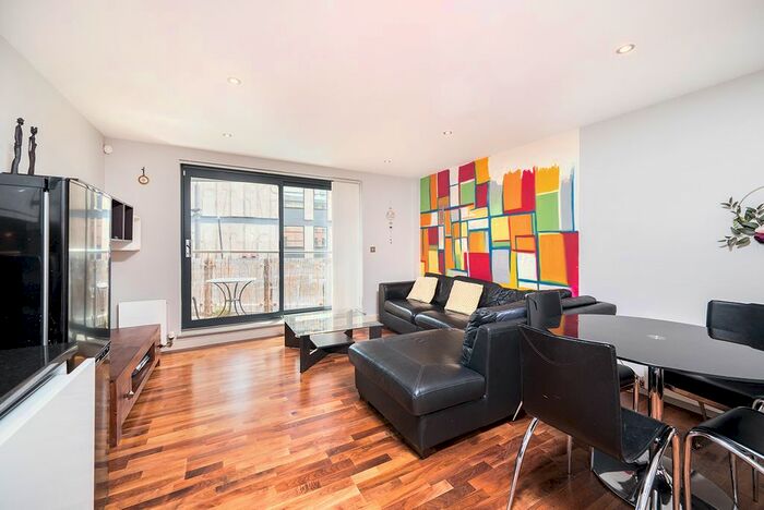 2 Bedroom Flat To Rent In Peerless Street, London, EC1V