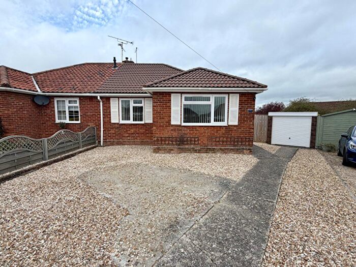 2 Bedroom Semi-Detached Bungalow For Sale In Glenthorne Avenue, Yeovil, Somerset, BA21