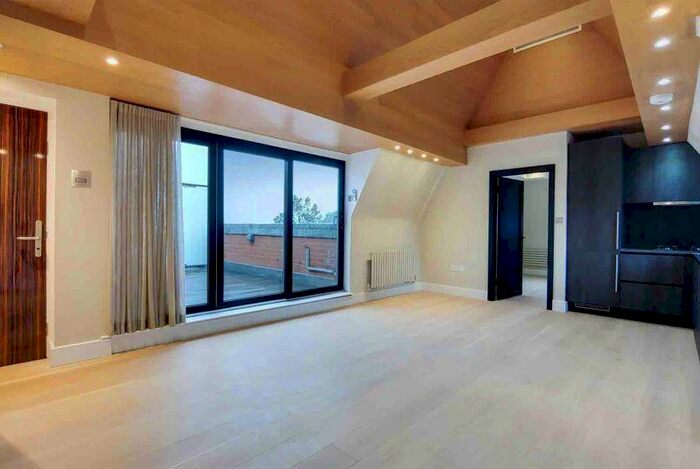 2 Bedroom Flat To Rent In Fitzjohns Avenue, Hampstead, London, NW3