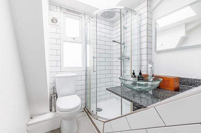 1 Bedroom Flat For Sale In Boston Manor Road, Brentford, TW8