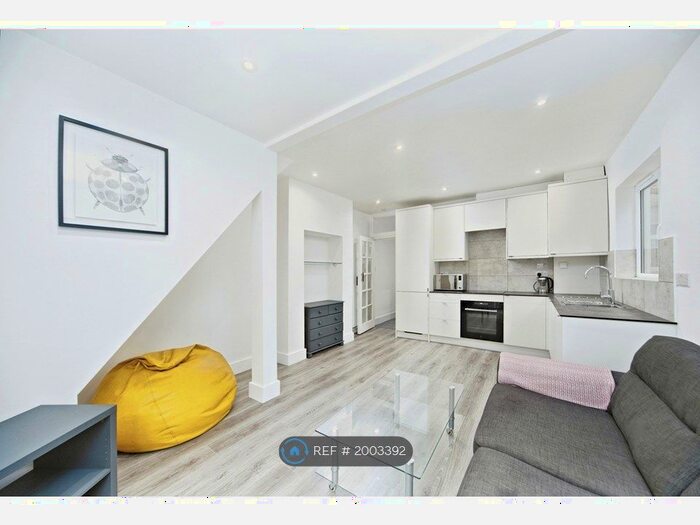 2 Bedroom Flat To Rent In Delia Street, London, SW18