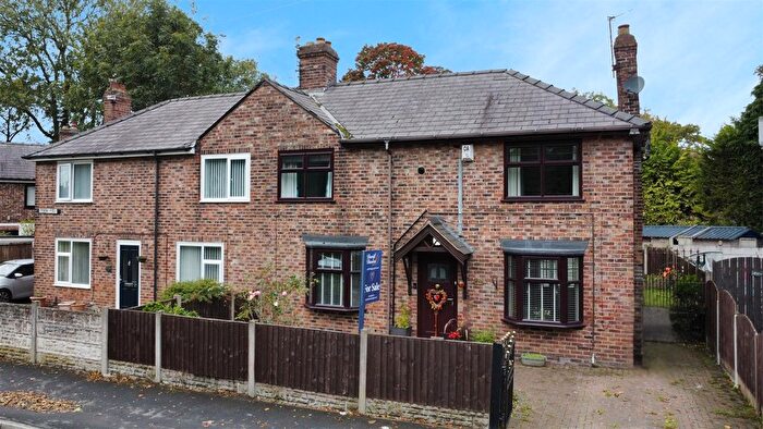 3 Bedroom Semi-Detached House For Sale In Bishop Road, Windle, St Helens, WA10