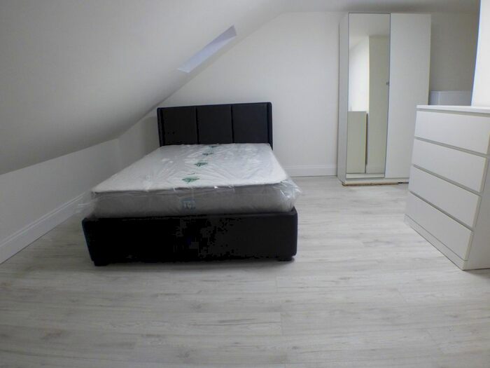 1 Bedroom Property To Rent In Old Bedford Road, Luton, Bedfordshire, LU2