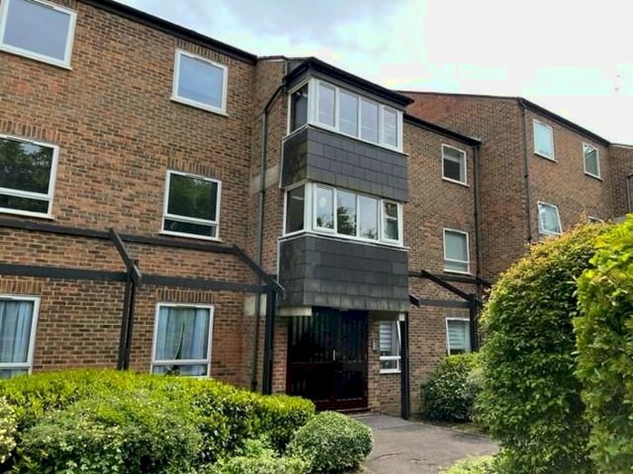 2 Bedroom Flat To Rent In Lance Croft, New Ash Green, Longfield, DA3