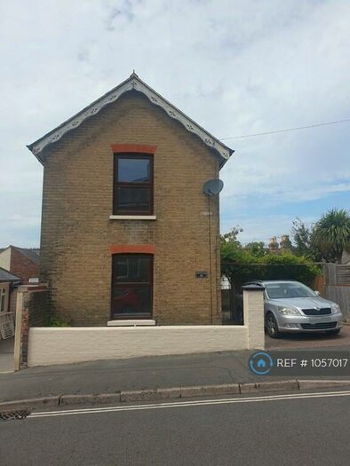 2 Bedroom Detached House To Rent In Osborne Road, East Cowes, PO32