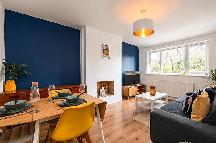 2 Bedroom Apartment For Sale In Worsley Bridge Road, Sydenham, London, SE26