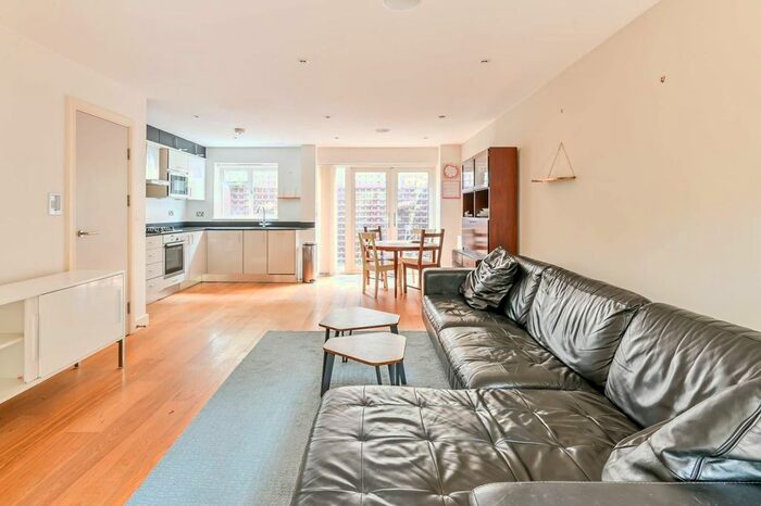 2 Bedroom Property To Rent In Laurel Mews, Camberwell, London, SE5