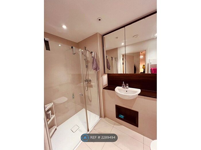 1 Bedroom Flat To Rent In Blondin Way, London, SE16