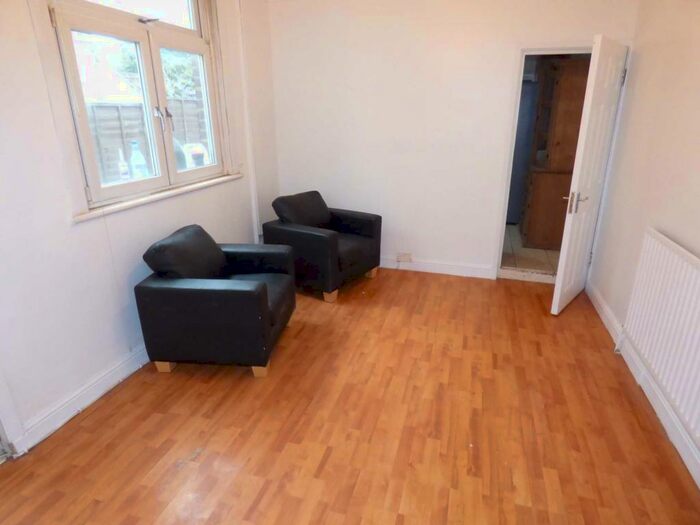 2 Bedroom Flat To Rent In Clarendon Road, Luton, LU2
