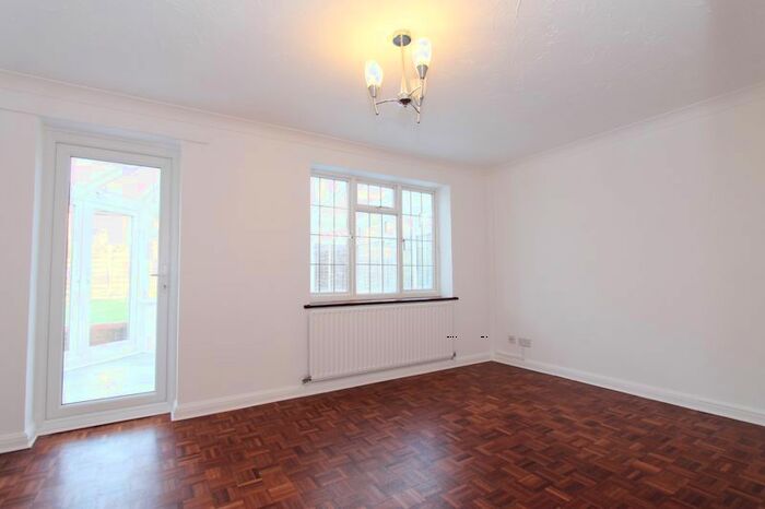 3 Bedroom Detached House To Rent In Glencoe Road, Yeading, Hayes, UB4