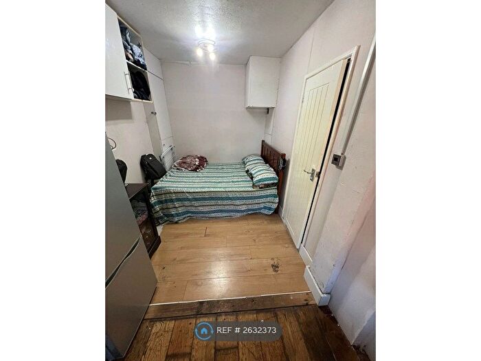 Studio To Rent In Midhurst Avenue, Croydon, CR0