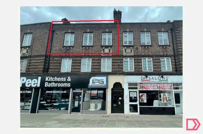 2 Bedroom Flat To Rent In Halliwick Court, Woodhouse Road, London, N12