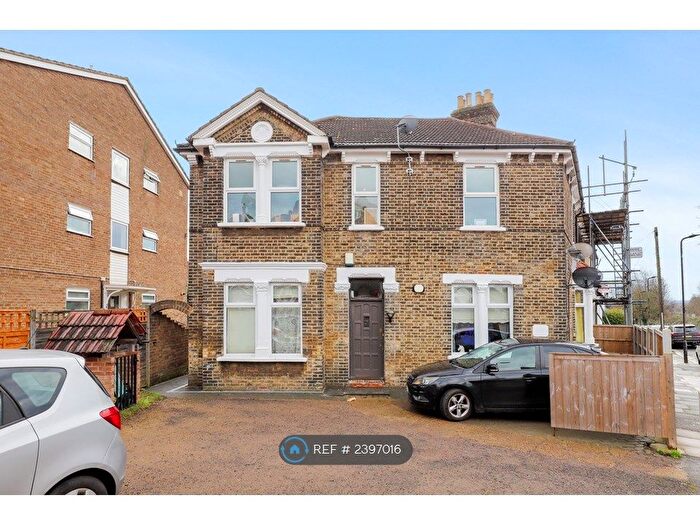 2 Bedroom Flat To Rent In Linden Grove, London, SE26