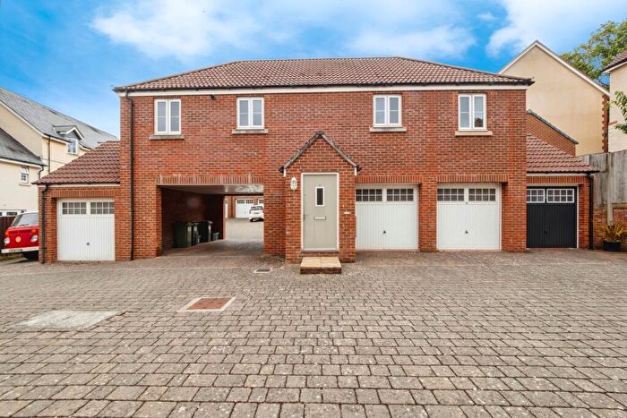 2 Bedroom Detached House For Sale In Underhay Close, Dawlish, Devon, EX7