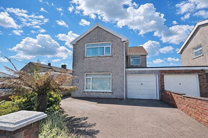 3 Bedroom Detached House For Sale In Heol-Y-Parc, Bridgend, CF33