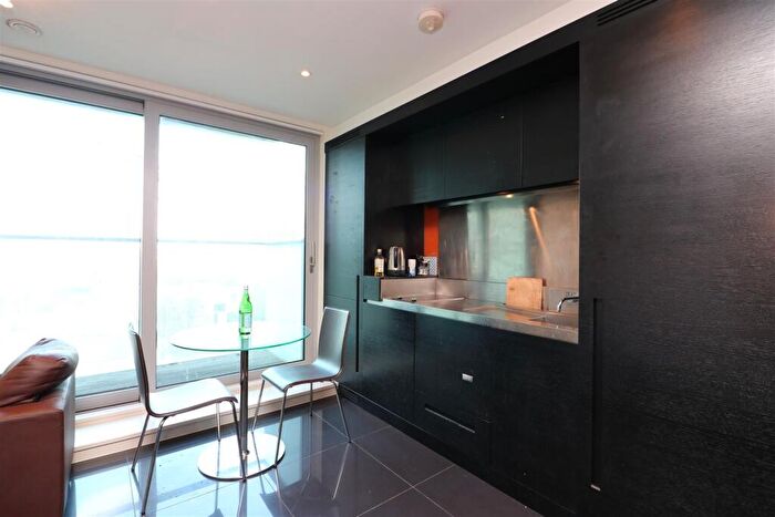 Studio To Rent In Pan Peninsula West Tower, Canary Wharf, E14
