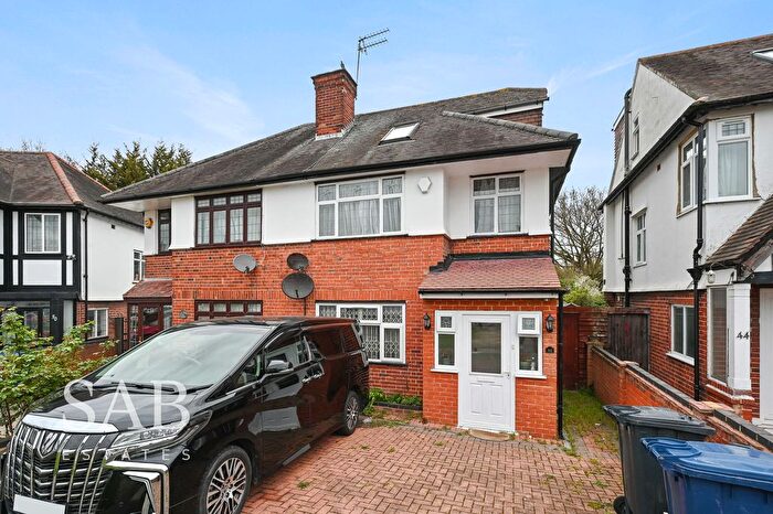 4 Bedroom Semi Detached House For Sale In Chinnor Crescent, Greenford, UB6
