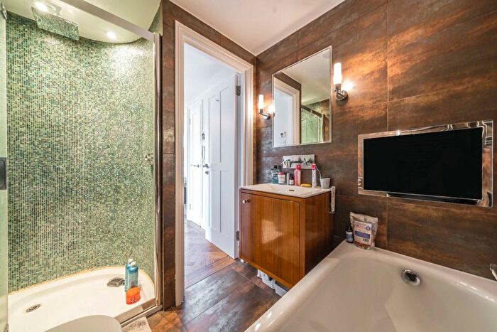 1 Bedroom Flat To Rent In Earl's Court Square, London, SW5