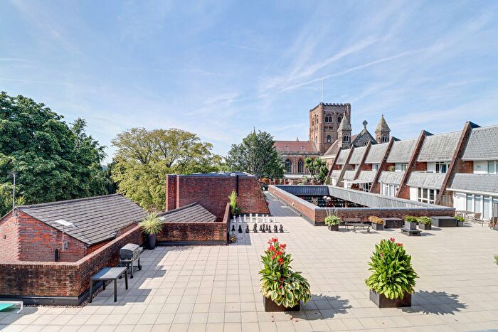 3 Bedroom Maisonette For Sale In Heritage Close, High Street, St. Albans, AL3