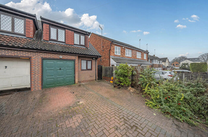 3 Bedroom Semi-Detached House For Sale In Lovers Walk, Dunstable, Bedfordshire, LU5