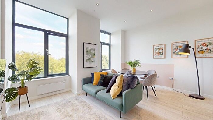 3 Bedroom Flat To Rent In Goodman Street, Leeds, LS10