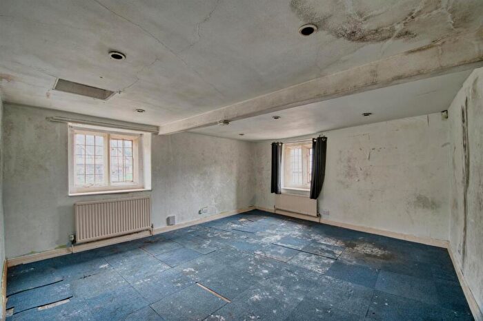 3 Bedroom Character Property For Sale In Bath Street, Bakewell, DE45