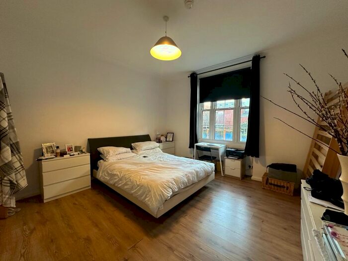 2 Bedroom Flat To Rent In Tooley Street, London, SE1