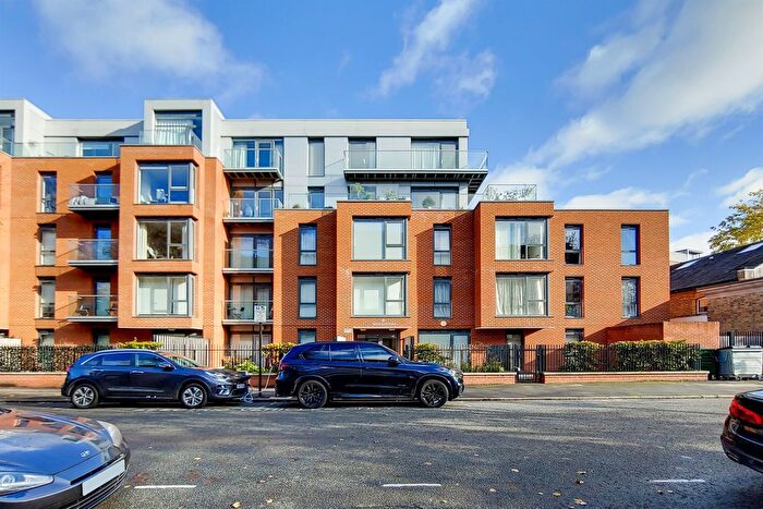 2 Bedroom Flat For Sale In Macaulay Road, London, SW4