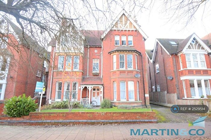 1 Bedroom Flat To Rent In De Parys Avenue, Bedford, MK40