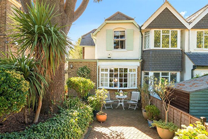 3 Bedroom Semi Detached House For Sale In Southlands Road, Bromley, BR1