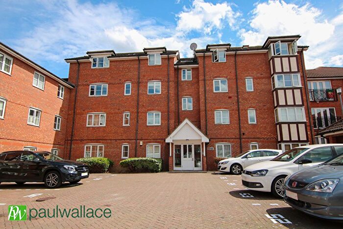 2 Bedroom Flat For Sale In Ottawa Court, Turnford, EN10