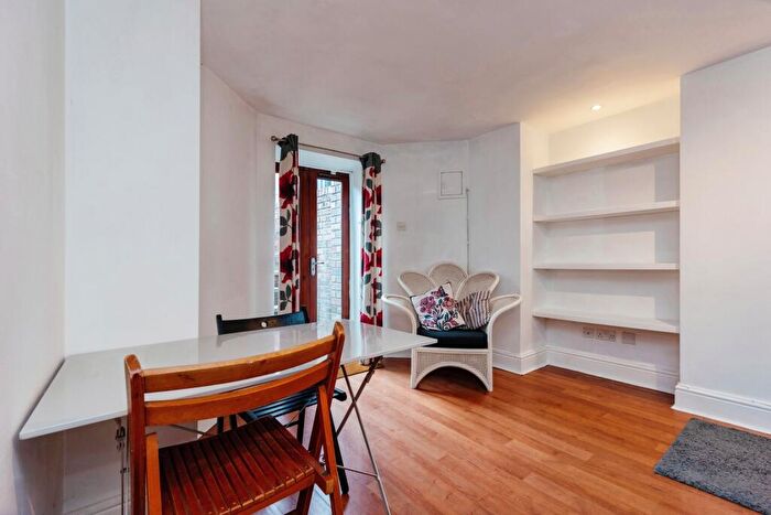 1 Bedroom Flat For Sale In Central Road, Didsbury, Manchester, Greater Manchester, M20