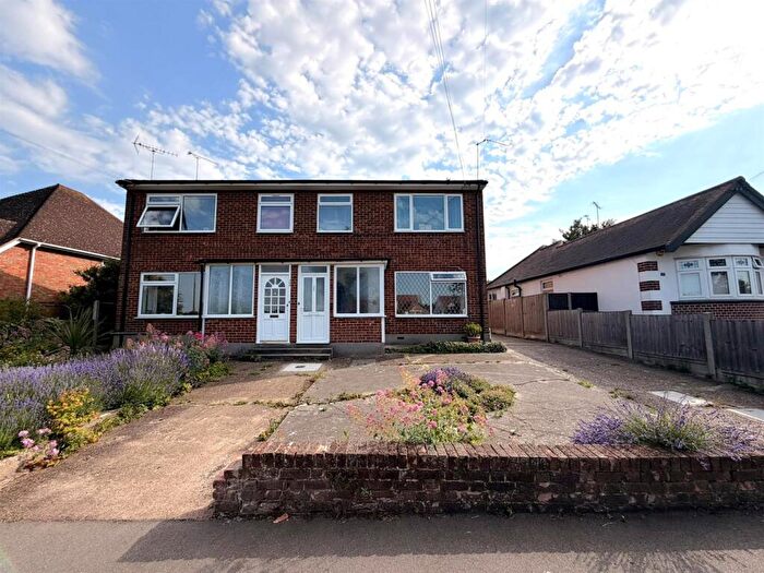 2 Bedroom Flat To Rent In Highlands Boulevard, Leigh-On-Sea, SS9