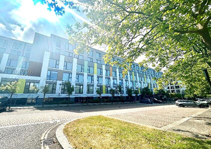 2 Bedroom House To Rent In Buckingham Court, MK9